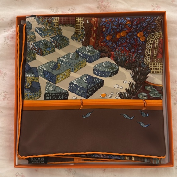 Authentic Hermes Jardins D’Hiver Scarf 90 cm ~ Excellent condition ~ With Box - Picture 7 of 11